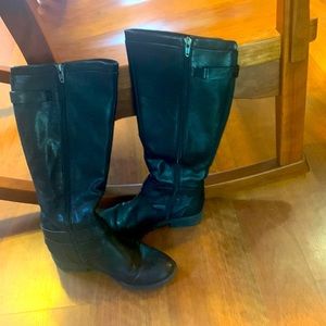 *3 for $20!* Black synthetic boots.  Size 6 M.
